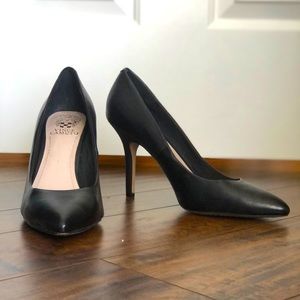 Pointed toe black leather pumps